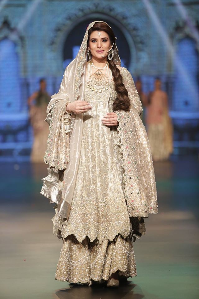 Pakistani Bridal Dresses For Walima