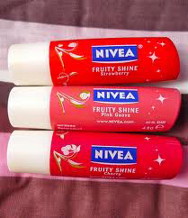 7 Best Lip Balms For Attractive & Naturally Soft Pink Lips For Women