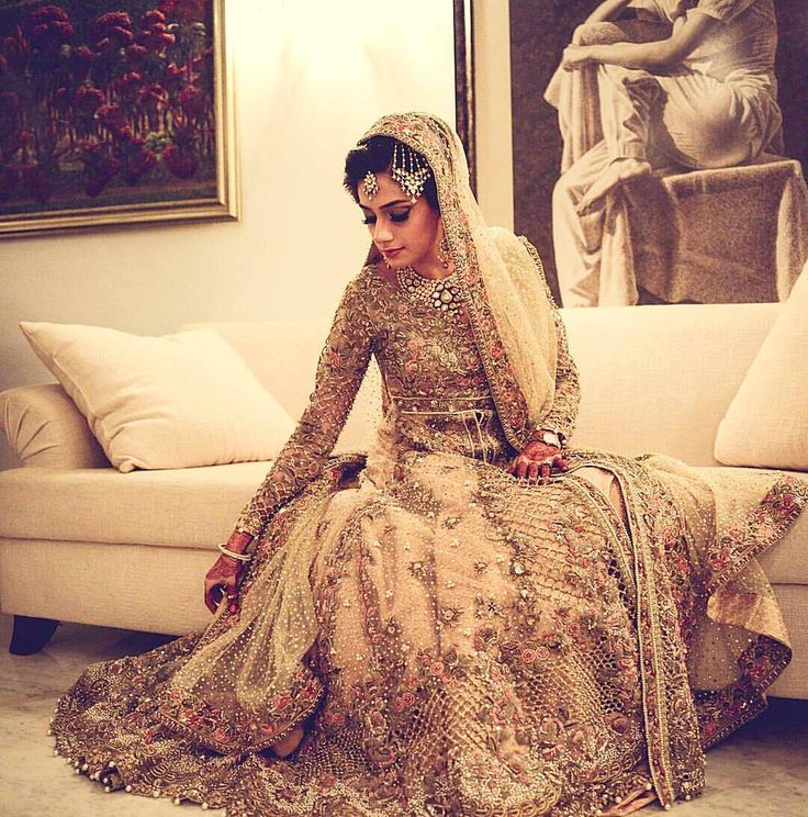 Latest-Pakistani-Bridal-Dresses-2017-For-Barat-Day-12