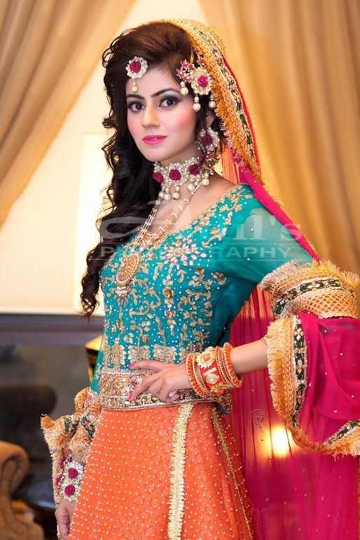 Popular Bridal Mehndi Dresses 2021 Beautiful Designs