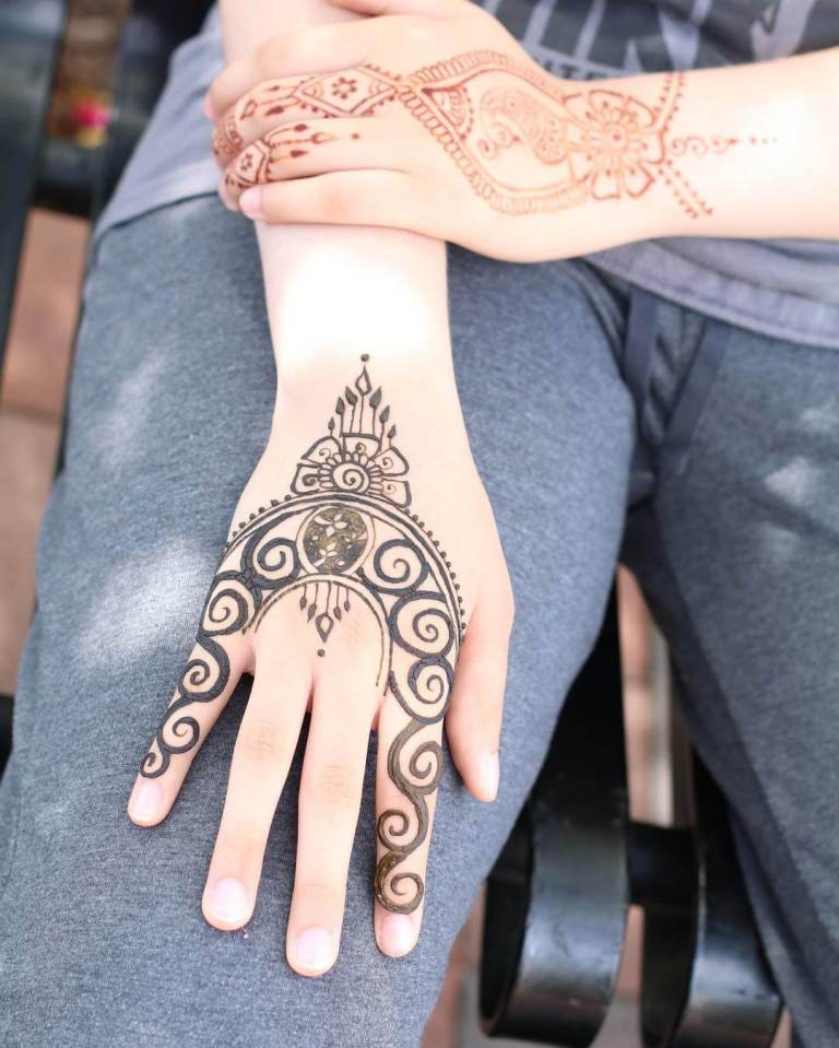 Cool Eid Arabic Mehendi Design