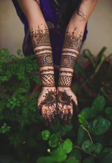 Indian Minimal Mehendi Design