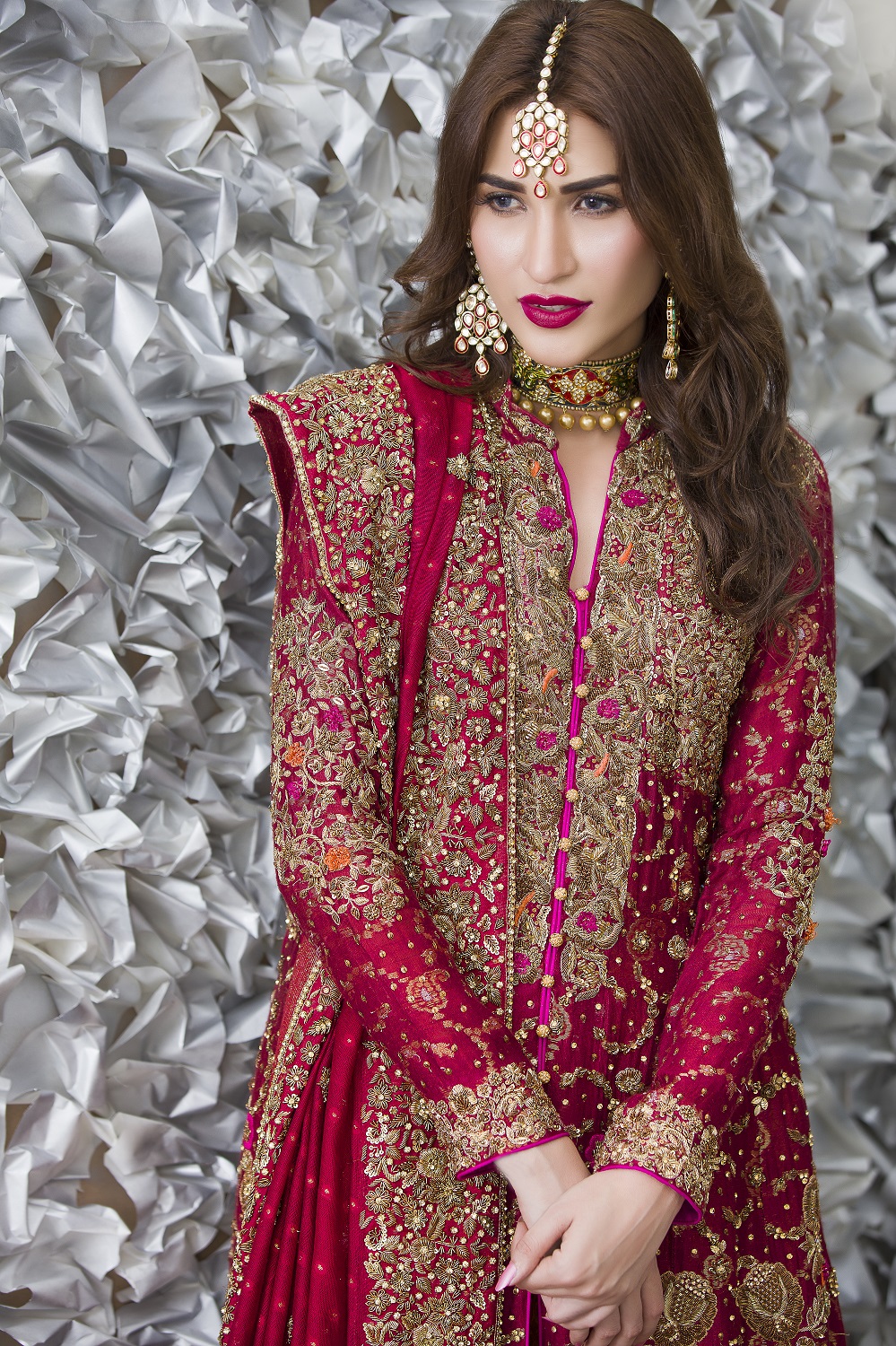 red lehenga dulhan pakistani style