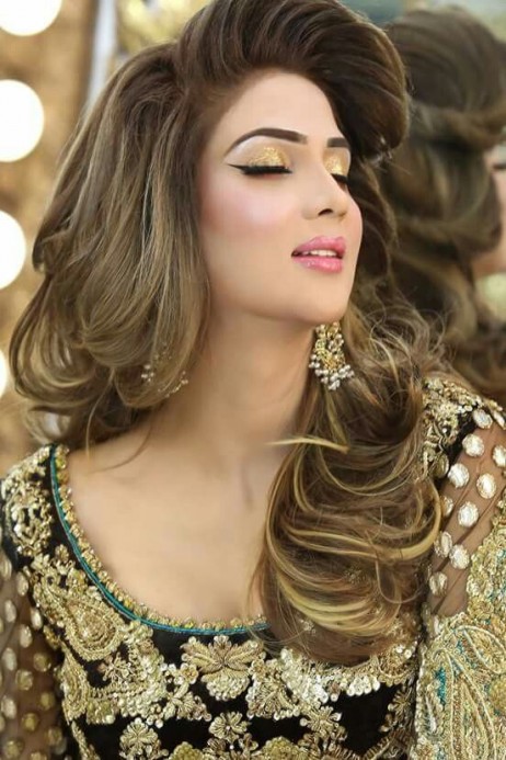 Latest Pakistani Bridal Hairstyles 2023 for Mehndi Barat and Walima