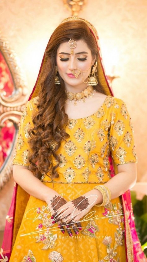 20 Best Mehndi Hairstyle Ideas for Brides  She9  Change the Life Style